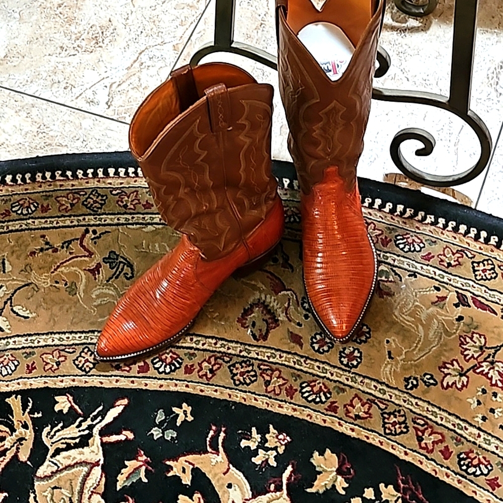 Men's cowboy 🤠 boots 👢
